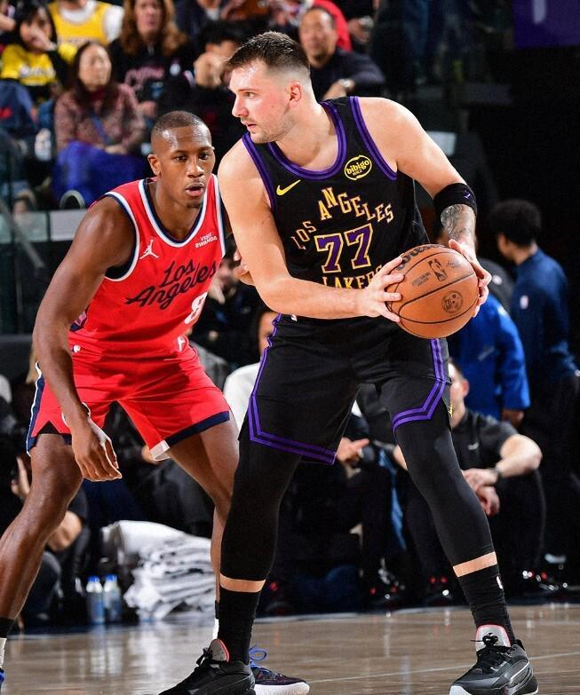 stake网站-逆转未果!东詹合砍55分难救主,洛城德比湖人104-112不敌快船