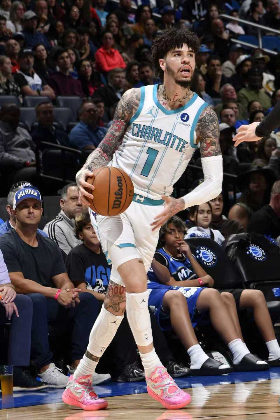 stake.com-大爆冷！黄蜂8人上双27分大胜魔术 三球16+6+7班凯罗23分